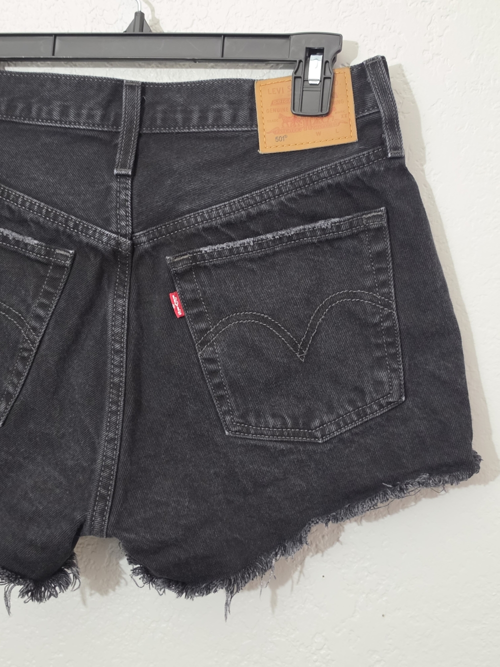 Levi's Black Distressed Denim Shorts High Rise 100% Cotton Womens 28 - Picture 4 of 9